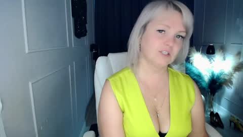 Snapshot of emmmam chatting on April 2026 05:57:02 AM emmmam online show from April 2026 05:57:02 AM