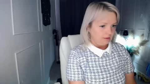 Snapshot of emmmam chatting on April 2026 08:10:01 AM emmmam online show from April 2026 08:10:01 AM