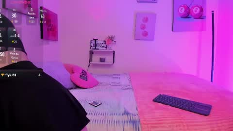 Emmy Castillo online show from June 2026 04:00:01 AM