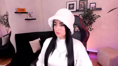 Emmy Evans  online show from November 2025 07:37:01 PM