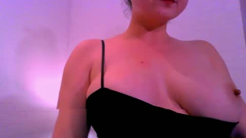 Snapshot of empierce chatting on June 2026 05:26:02 PM M online show from June 2026 05:26:02 PM