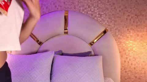 Emy  online show from April 2026 11:37:02 AM