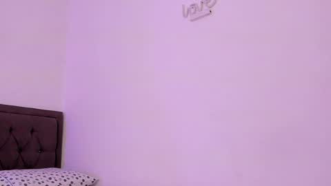 Emiliana online show from December 2024 12:45:02 AM