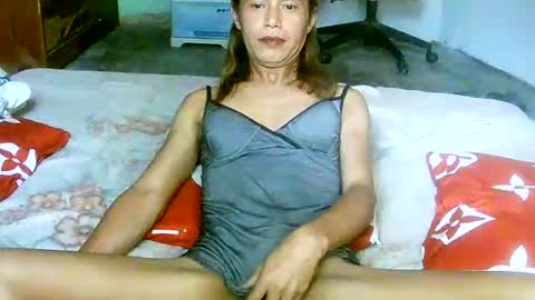 CHUN LY online show from April 2026 01:17:02 AM