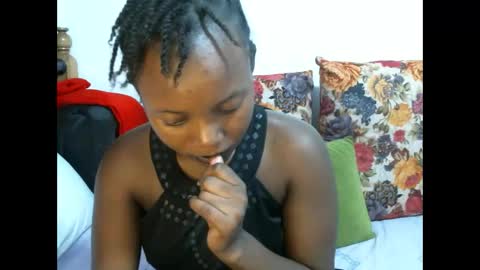 Snapshot of enchantedvee chatting on May 2026 07:07:01 PM Vee online show from May 2026 07:07:01 PM