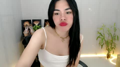 Snapshot of enchantress_mia03 chatting on June 2026 06:27:02 AM enchantress_mia03 online show from June 2026 06:27:02 AM