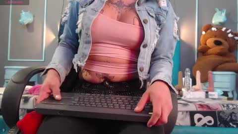 Snapshot of engel_devil chatting on February 2026 12:16:01 PM Engel online show from February 2026 12:16:01 PM