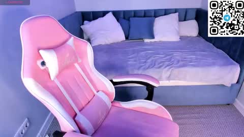 Snapshot of enigmatic_ella chatting on February 2026 01:09:02 AM Ella online show from February 2026 01:09:02 AM