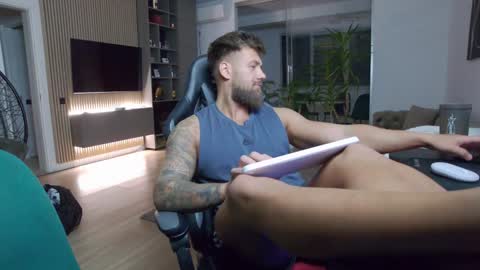 Erik online show from January 2025 08:29:01 PM