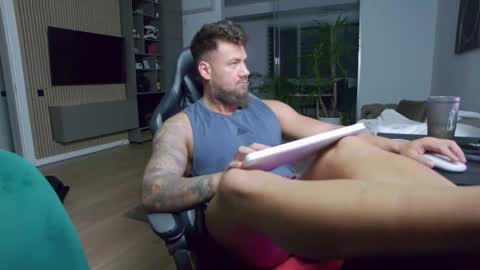 Erik online show from February 2025 06:45:02 PM