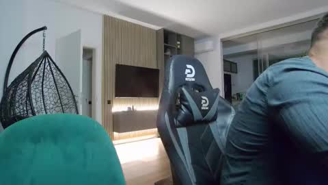 Erik online show from September 2025 07:13:02 PM