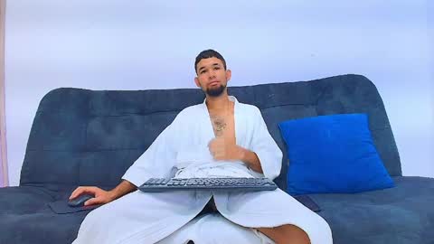 Snapshot of enyel_100 chatting on April 2026 06:20:01 PM enyel_100 online show from April 2026 06:20:01 PM