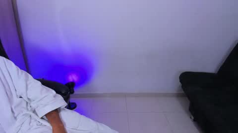 Snapshot of enyel_100 chatting on May 2026 04:42:01 AM enyel_100 online show from May 2026 04:42:01 AM