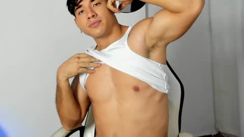 Snapshot of enzo_corleone chatting on May 2026 04:21:01 AM enzo_corleone online show from May 2026 04:21:01 AM
