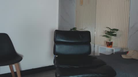 Snapshot of enzo_steel chatting on September 2025 02:22:02 AM enzo_steel online show from September 2025 02:22:02 AM