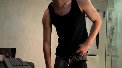 Snapshot of enzo_steel chatting on November 2025 02:35:01 AM enzo_steel online show from November 2025 02:35:01 AM