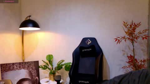 Snapshot of enzo_steel chatting on February 2026 06:25:01 PM enzo_steel online show from February 2026 06:25:01 PM