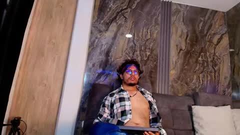 Enzo online show from December 2025 02:01:01 PM