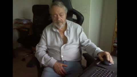 erasmus_d online show from October 2025 04:30:02 PM