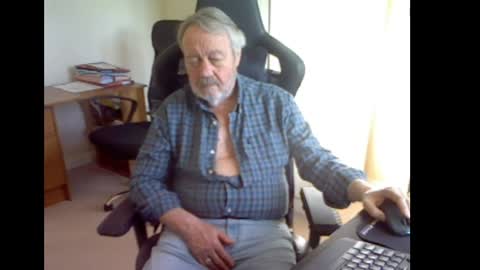 erasmus_d online show from April 2026 05:06:02 PM