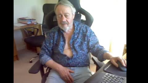 erasmus_d online show from April 2026 05:06:01 PM