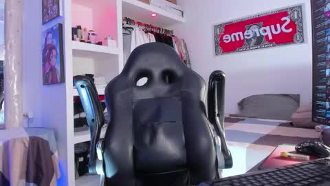 Snapshot of eren_blade_ chatting on September 2025 04:17:02 AM Tht BOSS Eren online show from September 2025 04:17:02 AM