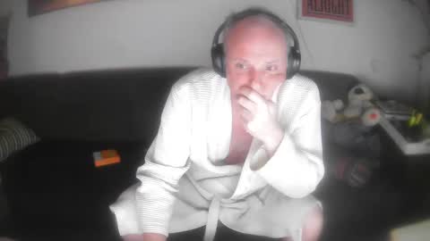 Snapshot of eric204 chatting on February 2025 11:32:01 PM Eric online show from February 2025 11:32:01 PM