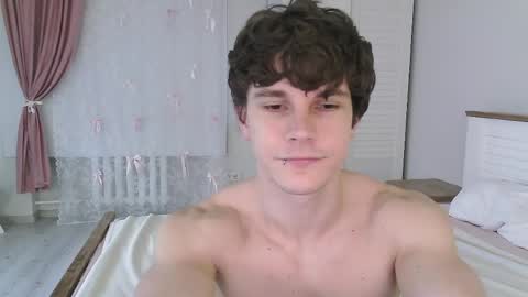 Snapshot of eric_crush chatting on May 2026 04:17:02 AM Eric Crush online show from May 2026 04:17:02 AM