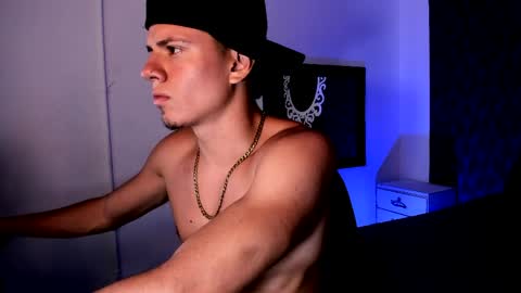 Snapshot of erick__1 chatting on April 2026 12:30:01 AM Erick online show from April 2026 12:30:01 AM