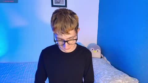 Snapshot of erik_golden_ chatting on May 2026 09:12:02 PM I am Erik online show from May 2026 09:12:02 PM