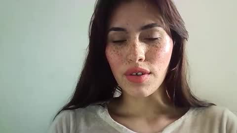 Erika online show from November 2025 07:47:01 PM