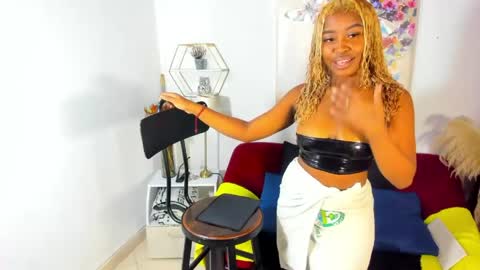 Snapshot of erika_lyrics chatting on May 2026 07:13:01 AM E R I K A - L Y R I C S online show from May 2026 07:13:01 AM