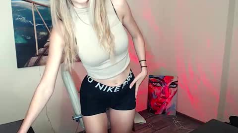 Erika online show from October 2025 01:18:01 PM