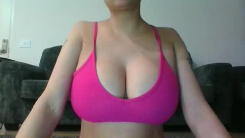 erin2025 online show from December 2025 05:01:02 AM