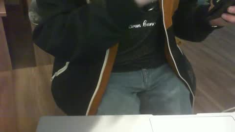 Snapshot of erlektroboy2 chatting on May 2026 10:33:02 AM Erlektroboy2s online show from May 2026 10:33:02 AM