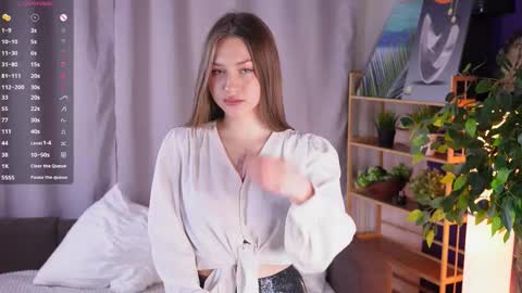 Mia online show from October 2025 05:12:02 PM
