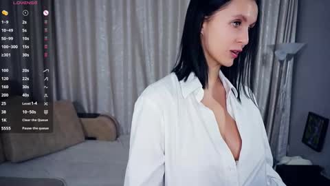 Erline and Monica online show from November 2025 07:19:01 PM