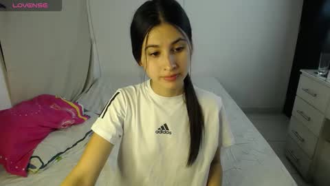 Snapshot of erosgirls_ chatting on September 2025 03:33:02 AM erosgirls_ online show from September 2025 03:33:02 AM