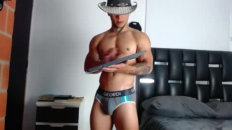 Snapshot of erosscott chatting on April 2026 04:25:01 PM Eros online show from April 2026 04:25:01 PM
