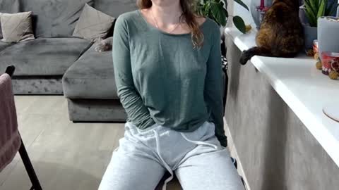 Snapshot of erotic_vibe chatting on December 2024 02:05:02 PM Melissa online show from December 2024 02:05:02 PM