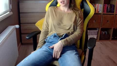 Snapshot of erotic_vibe chatting on December 2024 08:03:02 PM Melissa online show from December 2024 08:03:02 PM
