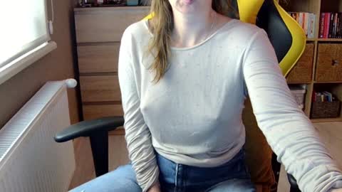 Snapshot of erotic_vibe chatting on December 2024 04:17:01 PM Melissa online show from December 2024 04:17:01 PM