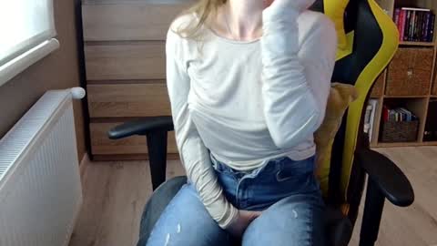 Snapshot of erotic_vibe chatting on January 2025 07:49:01 PM Melissa online show from January 2025 07:49:01 PM
