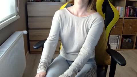 Snapshot of erotic_vibe chatting on February 2025 06:51:01 PM Melissa online show from February 2025 06:51:01 PM