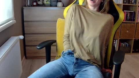 Snapshot of erotic_vibe chatting on February 2025 04:36:01 PM Melissa online show from February 2025 04:36:01 PM