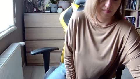 Snapshot of erotic_vibe chatting on February 2025 11:14:02 AM Melissa online show from February 2025 11:14:02 AM