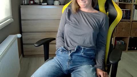 Snapshot of erotic_vibe chatting on February 2025 05:41:02 PM Melissa online show from February 2025 05:41:02 PM