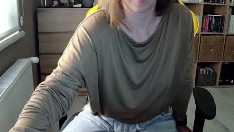 Snapshot of erotic_vibe chatting on February 2025 03:24:02 PM Melissa online show from February 2025 03:24:02 PM