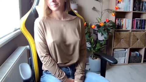Snapshot of erotic_vibe chatting on February 2025 08:10:01 AM Melissa online show from February 2025 08:10:01 AM