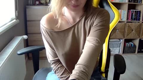 Snapshot of erotic_vibe chatting on February 2025 11:10:02 AM Melissa online show from February 2025 11:10:02 AM